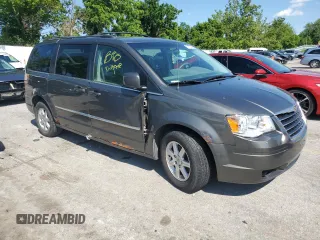 2010 Chrysler Town & Country Touring z VIN 2A4RR5D11AR301021, wystawiony jako Copart lot #61677465 z przebiegiem 173 211 mil mil oraz Czysty tytuł • Clean title. Historia ofert i sprzedaży dostępna na DreamBid. Obrazek 4.