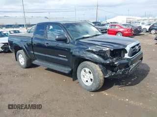 2013 Toyota Tacoma with VIN 5TFUU4EN4DX050303, listed as a IAAI auction lot 41833470 with 117,371 mi miles and . Bid and sale history available at DreamBid. Image 1.