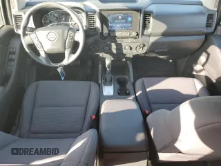 2024 Nissan Frontier SV z VIN 1N6ED1EK1RN671183, wystawiony jako Copart lot #84103934 z przebiegiem 5523 mil mil oraz Szkody całkowita. Historia ofert i sprzedaży dostępna na DreamBid. Obrazek 8.