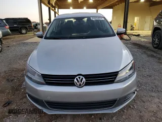 2014 Volkswagen Jetta Sedan SE w/Connectivity with VIN 3VWD07AJ2EM287117, listed as a Copart auction lot 84093024 with 104,477 mi miles and Salvage Title. Bid and sale history available at carsss.com. Image 5.