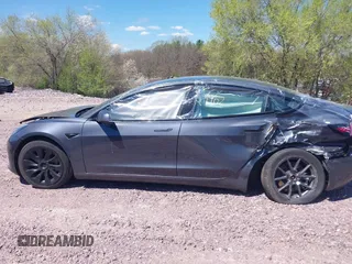 2022 Tesla Model 3 Long Range z VIN 5YJ3E1EB6NF260118, wystawiony jako IAAI lot #42139962 z przebiegiem 52 566 mil mil oraz . Historia ofert i sprzedaży dostępna na DreamBid. Obrazek 15.