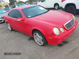 2001 Mercedes-Benz CLK 320/430 z VIN WDBLJ65G31F180395, wystawiony jako IAAI lot #41603431 z przebiegiem 203 805 mil mil oraz . Historia ofert i sprzedaży dostępna na DreamBid. Obrazek 1.