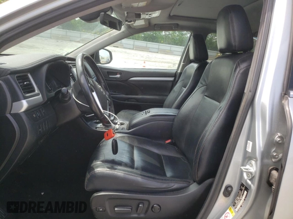 2017 Toyota Highlander XLE z VIN 5TDJZRFH7HS371631, wystawiony jako Copart lot #57122355 z przebiegiem 97 918 mil mil oraz Szkoda całkowita • Salvage title. Historia ofert i sprzedaży dostępna na DreamBid. Obrazek 7.