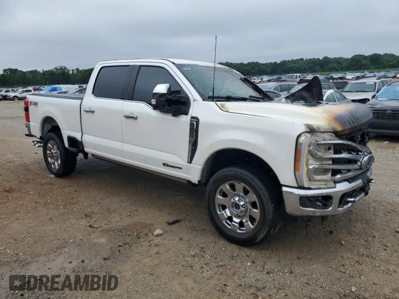 2023 Ford F-250 XL z VIN 1FT8W2BT2PED35956, wystawiony jako Copart lot #62242105 z przebiegiem Nie podano mil oraz Nie do naprawy • Non repairable. Historia ofert i sprzedaży dostępna na DreamBid. Obrazek 4.