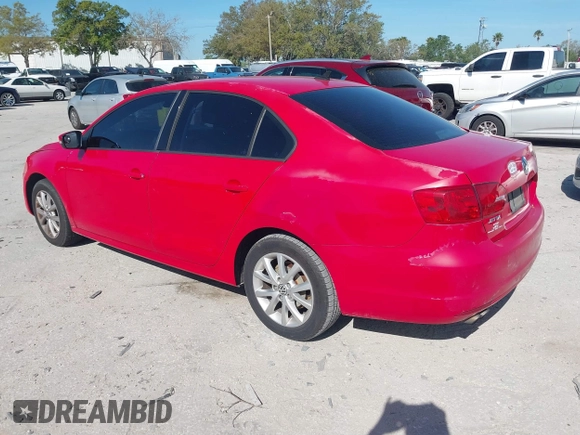 2011 Volkswagen Jetta SE z VIN 3VWDX7AJ1BM056944, wystawiony jako IAAI lot #41782376 z przebiegiem 127 336 mil mil oraz . Historia ofert i sprzedaży dostępna na DreamBid. Obrazek 3.
