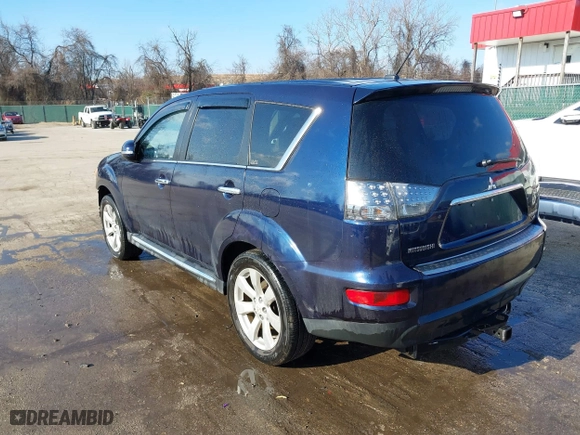 2010 Mitsubishi Outlander GT with VIN JA4JT5AX3AZ015815, listed as a IAAI auction lot 41517180 with 122,020 mi miles. Bid and sale history available at carsss.com. Image 3.