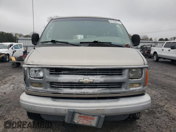 2001 Chevrolet Express z VIN 1GAHG39R011123173, wystawiony jako Copart lot #81232074 z przebiegiem 109 829 mil mil oraz Szkoda całkowita • Salvage title. Historia ofert i sprzedaży dostępna na DreamBid. Obrazek 5.