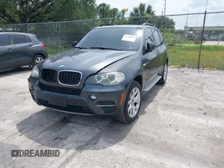 2012 BMW X5 35i z VIN 5UXZV4C5XCL990728, wystawiony jako IAAI lot #42386095 z przebiegiem 124 613 mil mil oraz . Historia ofert i sprzedaży dostępna na DreamBid. Obrazek 2.