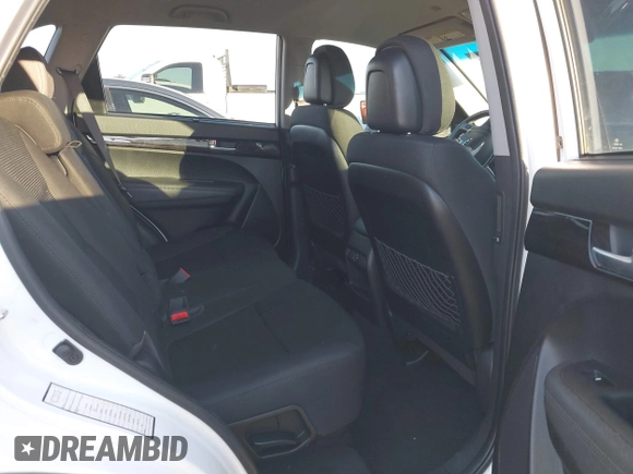 2014 Kia Sorento LX with VIN 5XYKT3A61EG484024, listed as a IAAI auction lot 41067521 with 190,819 mi miles. Bid and sale history available at carsss.com. Image 8.