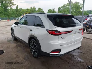 2025 Mazda CX-70 Premium Plus z VIN JM3KJEHA6S1111740, wystawiony jako IAAI lot #42287159 z przebiegiem 2 502 mil mil oraz . Historia ofert i sprzedaży dostępna na DreamBid. Obrazek 3.