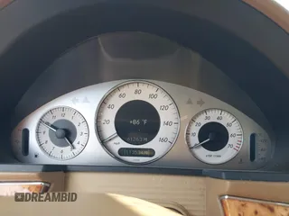 2008 Mercedes-Benz E 350 Luxury z VIN WDBUF87X38B201939, wystawiony jako IAAI lot #42442379 z przebiegiem 113 534 mil mil oraz . Historia ofert i sprzedaży dostępna na DreamBid. Obrazek 7.