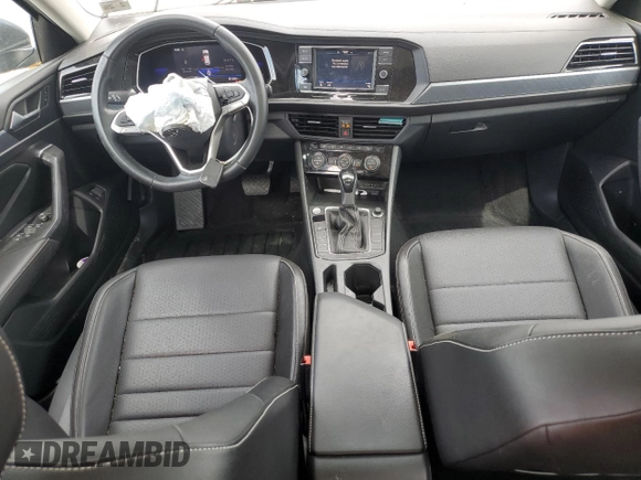 2022 Volkswagen Jetta SE with VIN 3VW7M7BU2NM013040, listed as a Copart auction lot 56342075 with 31,171 mi miles and Salvage title. Bid and sale history available at DreamBid. Image 8.