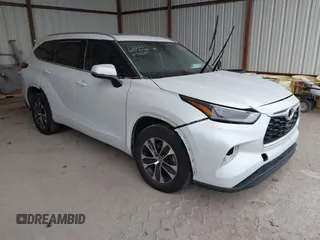 2022 Toyota Highlander XLE z VIN 5TDHZRBH0NS178270, wystawiony jako IAAI lot #41619634 z przebiegiem 30 420 mil mil oraz . Historia ofert i sprzedaży dostępna na DreamBid. Obrazek 1.