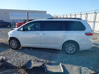 2016 Toyota Sienna XLE with VIN 5TDYK3DC9GS754220, listed as a IAAI auction lot 41303870 with 152,758 mi miles. Bid and sale history available at carsss.com. Image 15.