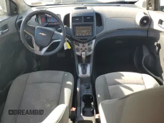 2012 Chevrolet Sonic LS z VIN 1G1JA6SH5C4208565, wystawiony jako Copart lot #56193405 z przebiegiem 53 236 mil mil oraz Szkoda całkowita • Salvage title. Historia ofert i sprzedaży dostępna na DreamBid. Obrazek 8.