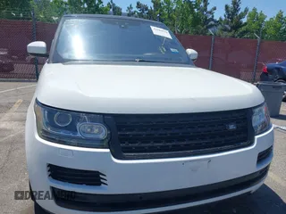 2017 Land Rover Range Rover z VIN SALGR2FVXHA377114, wystawiony jako IAAI lot #42283510 z przebiegiem 69 846 mil mil oraz . Historia ofert i sprzedaży dostępna na DreamBid. Obrazek 6.