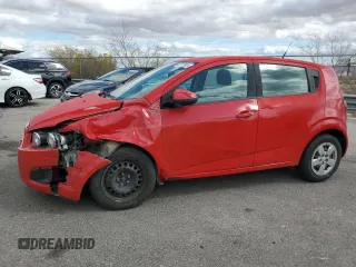 2013 Chevrolet Sonic LS z VIN 1G1JA6SH0D4206336, wystawiony jako Copart lot #48973885 z przebiegiem 69 788 mil mil oraz Szkoda całkowita • Salvage title. Historia ofert i sprzedaży dostępna na DreamBid. Obrazek 1.
