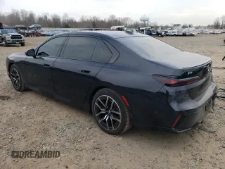 2023 BMW i7 xDrive60 z VIN WBY53EJ0XPCN41041, wystawiony jako Copart lot #47392304 z przebiegiem 5873 mil mil oraz . Historia ofert i sprzedaży dostępna na DreamBid. Obrazek 2.