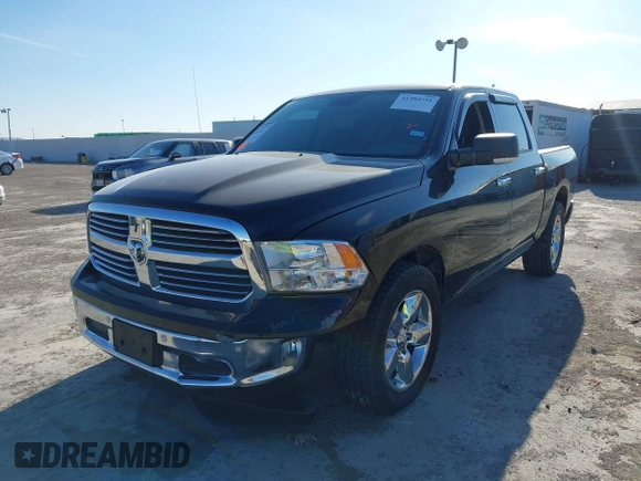 2015 Ram 1500 Outdoorsman z VIN 1C6RR6LT7FS592085, wystawiony jako IAAI lot #41384731 z przebiegiem 134 384 mil mil oraz . Historia ofert i sprzedaży dostępna na DreamBid. Obrazek 2.