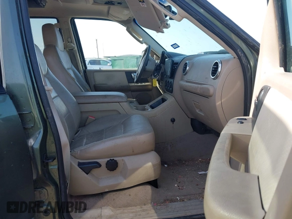 2004 Ford Expedition Special Service with VIN 1FMPU15L94LB62978, listed as a IAAI auction lot 41839156 with 147,700 mi miles. Bid and sale history available at carsss.com. Image 5.