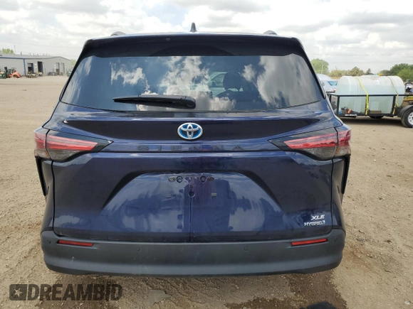 2022 Toyota Sienna XLE z VIN 5TDJRKEC3NS128049, wystawiony jako Copart lot #57020625 z przebiegiem Nie podano mil oraz Szkoda całkowita • Salvage title. Historia ofert i sprzedaży dostępna na DreamBid. Obrazek 6.