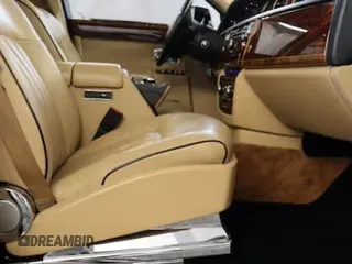2007 Rolls-Royce Phantom z VIN SCA1S68547UX08XXX, wystawiony jako Copart lot #59255705 z przebiegiem 27 777 mil mil oraz Tytuł czysty. Historia ofert i sprzedaży dostępna na DreamBid. Obrazek 5.