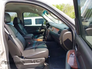 2007 Chevrolet Suburban LT with VIN 3GNFK16367G246091, listed as a IAAI auction lot 42105259 with 216,014 mi miles. Bid and sale history available at carsss.com. Image 5.