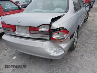 2002 Honda Accord SE с VIN 1HGCG56742A067127, выставлен на аукционе IAAI как лот 41780877 с пробегом 230 226 миль миль и . История ставок и продаж доступна на DreamBid. Изображение 6.