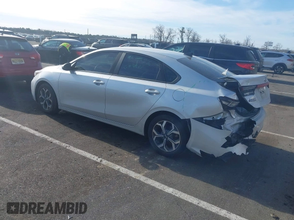2019 Kia Forte LXS z VIN 3KPF24AD4KE095931, wystawiony jako IAAI lot #41641168 z przebiegiem 88 384 mil mil oraz . Historia ofert i sprzedaży dostępna na DreamBid. Obrazek 3.