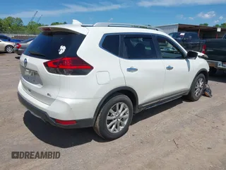 2017 Nissan Rogue SL z VIN 5N1AT2MT5HC884728, wystawiony jako IAAI lot #42330244 z przebiegiem 89 744 mil mil oraz . Historia ofert i sprzedaży dostępna na DreamBid. Obrazek 4.