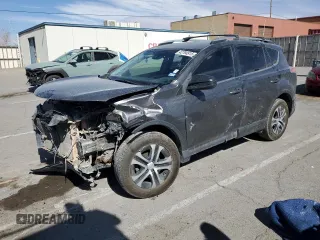 2017 Toyota RAV4 LE z VIN JTMZFREV1HJ715308, wystawiony jako Copart lot #42794915 z przebiegiem 115 129 mil mil oraz Szkoda całkowita • Salvage title. Historia ofert i sprzedaży dostępna na DreamBid. Obrazek 1.