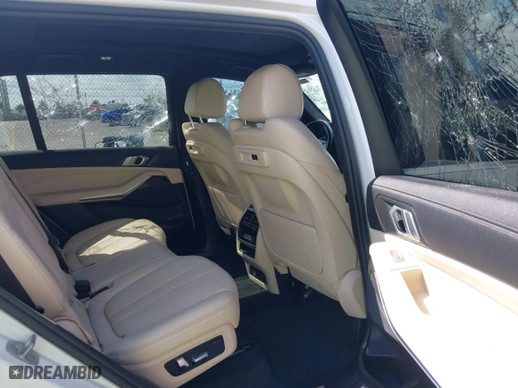 2021 BMW X7 xDrive40i with VIN 5UXCW2C03M9F63758, listed as a IAAI auction lot 41708939 with 57,872 mi miles. Bid and sale history available at carsss.com. Image 8.