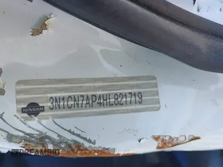 2017 Nissan Versa S Plus z VIN 3N1CN7AP4HL821719, wystawiony jako IAAI lot #41880339 z przebiegiem Nie podano mil oraz . Historia ofert i sprzedaży dostępna na DreamBid. Obrazek 9.