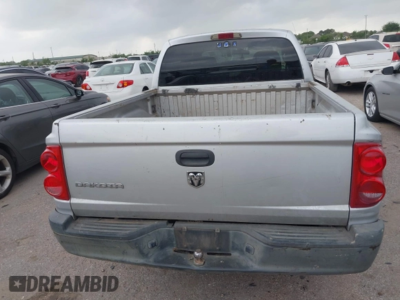2005 Dodge Dakota ST z VIN 1D7HE28K75S308645, wystawiony jako IAAI lot #41931890 z przebiegiem 338 615 mil mil oraz . Historia ofert i sprzedaży dostępna na DreamBid. Obrazek 16.