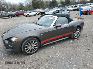 2017 FIAT 124 Spider Lusso z VIN JC1NFAEK1H0101559, wystawiony jako Copart lot #51340815 z przebiegiem 85 499 mil mil oraz Szkody całkowita. Historia ofert i sprzedaży dostępna na DreamBid. Obrazek 1.