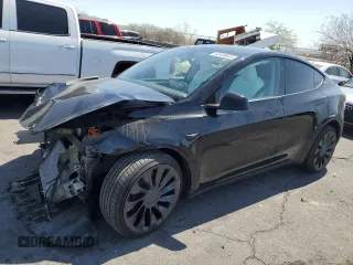 2023 Tesla Model Y Performance z VIN 7SAYGDEF7PF839449, wystawiony jako Copart lot #52449645 z przebiegiem 17 009 mil mil oraz Szkoda całkowita • Salvage title. Historia ofert i sprzedaży dostępna na DreamBid. Obrazek 1.