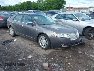 2012 Lincoln MKZ z VIN 3LNHL2GC7CR833431, wystawiony jako IAAI lot #42389684 z przebiegiem 113 866 mil mil oraz . Historia ofert i sprzedaży dostępna na DreamBid. Obrazek 1.