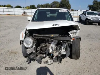2018 Jeep Renegade Latitude with VIN ZACCJABH5JPH93990, listed as a Copart auction lot 68153784 with 39,454 mi miles and Salvage title. Bid and sale history available at DreamBid. Image 5.
