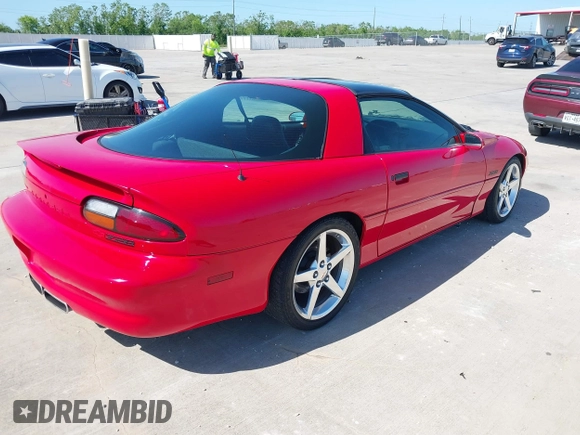 1997 Chevrolet Camaro Z28 z VIN 2G1FP22P1V2150712, wystawiony jako IAAI lot #42007547 z przebiegiem 98 725 mil mil oraz . Historia ofert i sprzedaży dostępna na DreamBid. Obrazek 4.