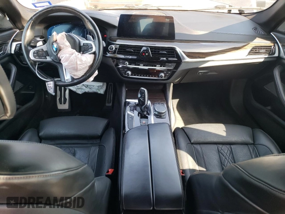 2019 BMW 5 Series M550i xDrive z VIN WBAJB9C56KB464277, wystawiony jako Copart lot #52348835 z przebiegiem 46 131 mil mil oraz Szkoda całkowita • Salvage title. Historia ofert i sprzedaży dostępna na DreamBid. Obrazek 8.