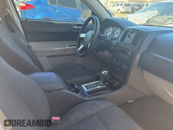 2005 Chrysler 300 with VIN 2C3JA43R85H635204, listed as a Copart auction lot 43976725 with 1 mi miles and Clean Title. Bid and sale history available at carsss.com. Image 5.