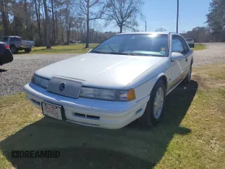 1990 Mercury Cougar z VIN 1MEPM62RSLH656412, wystawiony jako Copart lot #47771735 z przebiegiem 14 277 mil mil oraz Czysty tytuł • Clean title. Historia ofert i sprzedaży dostępna na DreamBid. Obrazek 1.