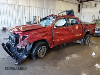 2023 Chevrolet Colorado 4WD LT z VIN 1GCPTCEK1P1198948, wystawiony jako Copart lot #49230845 z przebiegiem Nie podano mil oraz Nie do naprawy. Historia ofert i sprzedaży dostępna na DreamBid. Obrazek 1.