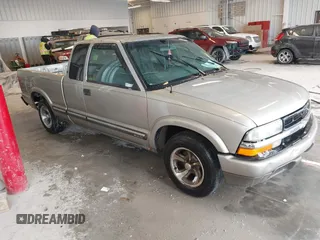 1999 Chevrolet S-10 LS with VIN 1GCCS19XXX8176546, listed as a IAAI auction lot 41587346 with 182,642 mi miles. Bid and sale history available at carsss.com. Image 1.