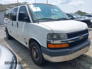 2015 Chevrolet Express Passenger LT z VIN 1GAZG1FG6F1105893, wystawiony jako IAAI lot #42409853 z przebiegiem 216 887 mil mil oraz . Historia ofert i sprzedaży dostępna na DreamBid. Obrazek 1.