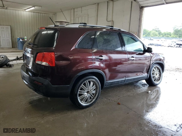 2013 Kia Sorento LX with VIN 5XYKTDA25DG336170, listed as a Copart auction lot 64440194 with 199,838 mi miles and Salvage Title. Bid and sale history available at carsss.com. Image 3.