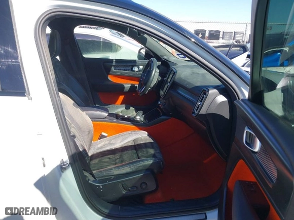 2019 Volvo XC40 R-Design with VIN YV4162UM3K2067773, listed as a IAAI auction lot 41483625 with 57,253 mi miles. Bid and sale history available at carsss.com. Image 5.
