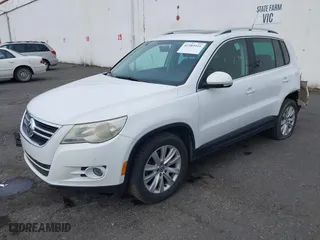 2009 Volkswagen Tiguan S with VIN WVGAV75N89W502666, listed as a IAAI auction lot 41583911 with 196,589 mi miles. Bid and sale history available at carsss.com. Image 17.
