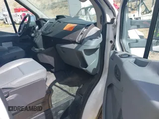 2018 Ford Transit с VIN 1FDBF8ZM3JKA71142, выставлен на аукционе IAAI как лот 42197360 с пробегом 90 124 миль миль и . История ставок и продаж доступна на DreamBid. Изображение 5.
