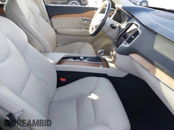 2021 Volvo XC90 Momentum with VIN YV4102PK6M1715823, listed as a IAAI auction lot 41478006 with 35,847 mi miles. Bid and sale history available at carsss.com. Image 5.
